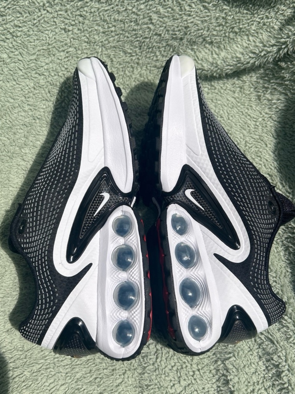 Nike Air Max Dn black/white Womens sneakers NEW size 8 - Picture 3 of 7